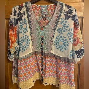 Johnny was size M colorful top